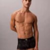 Grafischer Monogram-Stretch-Low Rise Trunk aus Mikrofaser Grafischer Monogram-Stretch-Low Rise Trunk aus Mikrofaser