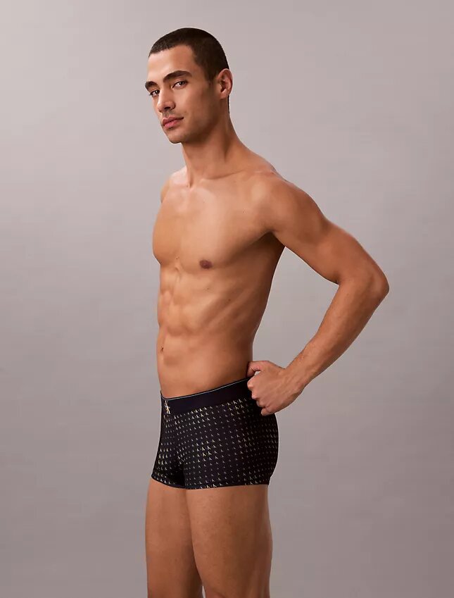 Grafischer Monogram-Stretch-Low Rise Trunk aus Mikrofaser Grafischer Monogram-Stretch-Low Rise Trunk aus Mikrofaser