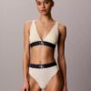 Grafisches Monogram, Microfiber-Stretch, leicht gefüttert, Triangel-Bralette Grafisches Monogram, Microfiber-Stretch, leicht gefüttert, Triangel-Bralette