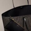 Große Tasche mit durchgehendem Emblem-Logo und Beutel Große Tasche mit durchgehendem Emblem-Logo und Beutel