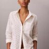 Hemd mit Knopfleiste und Broderie Anglaise Hemd mit Knopfleiste und Broderie Anglaise