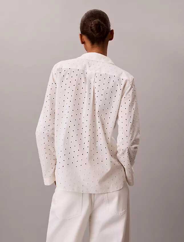Hemd mit Knopfleiste und Broderie Anglaise Hemd mit Knopfleiste und Broderie Anglaise