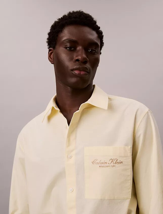 Hemd mit Logo-Grafik aus gewaschenem Oxford-Stoff mit Button-Down-Kragen Hemd mit Logo-Grafik aus gewaschenem Oxford-Stoff mit Button-Down-Kragen