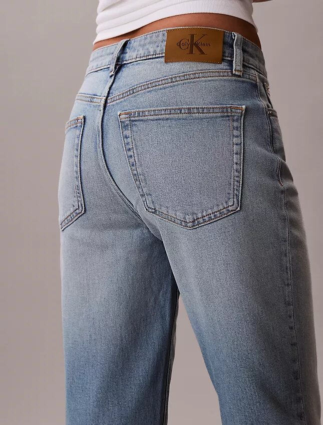 High-Waist-Jeans mit geradem Bein High-Waist-Jeans mit geradem Bein