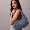 Hobo-Tasche aus Denim mit durchgängigem Emblem-Logo Hobo-Tasche aus Denim mit durchgängigem Emblem-Logo