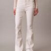 Hoch taillierte Flared-Jeans Hoch taillierte Flared-Jeans