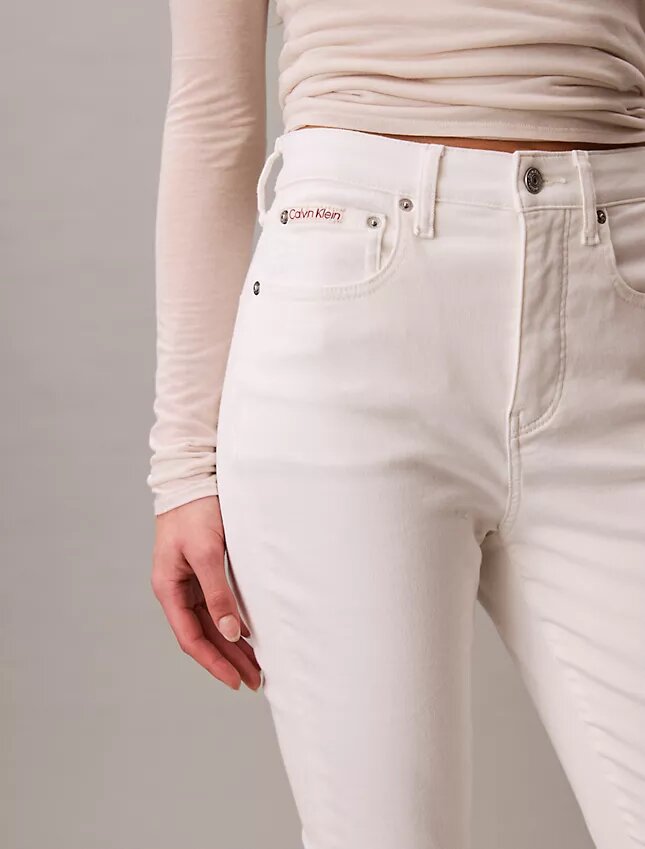 Hoch taillierte Flared-Jeans Hoch taillierte Flared-Jeans