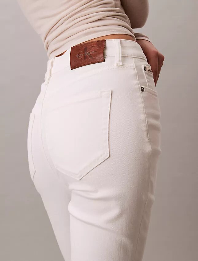 Hoch taillierte Flared-Jeans Hoch taillierte Flared-Jeans