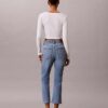 Hoch taillierte, verkürzte Jeans mit ausgestelltem Bein Hoch taillierte, verkürzte Jeans mit ausgestelltem Bein
