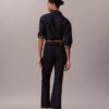 Hoch taillierte, verkürzte Jeans mit ausgestelltem Bein Hoch taillierte, verkürzte Jeans mit ausgestelltem Bein