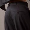 Hose aus plissiertem Wollgabardine-Mischgewebe