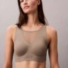 Invisibles Sport-BH mit mittlerer Stützkraft aus Mesh Invisibles Sport-BH mit mittlerer Stützkraft aus Mesh