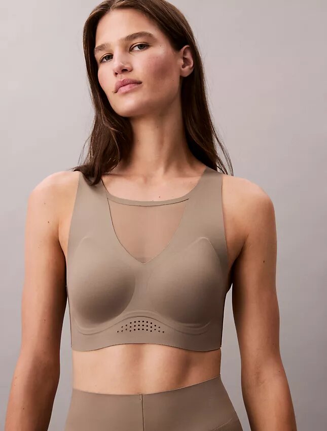 Invisibles Sport-BH mit mittlerer Stützkraft aus Mesh Invisibles Sport-BH mit mittlerer Stützkraft aus Mesh