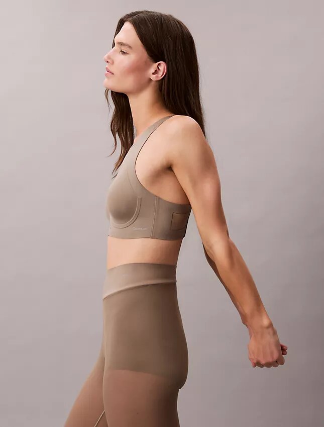Invisibles Sport-BH mit mittlerer Stützkraft aus Mesh Invisibles Sport-BH mit mittlerer Stützkraft aus Mesh