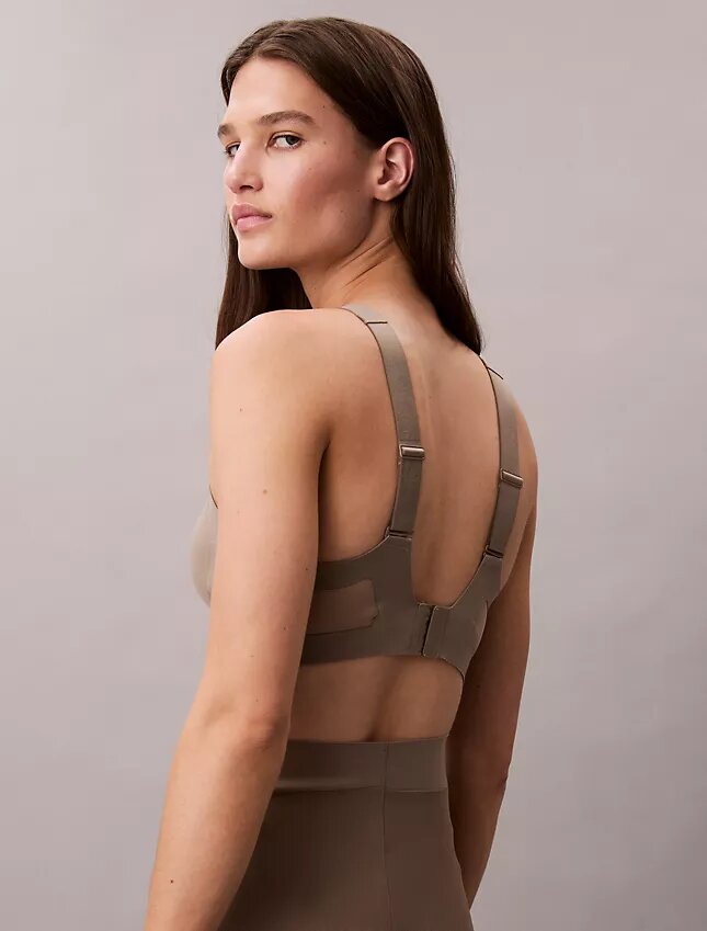 Invisibles Sport-BH mit mittlerer Stützkraft aus Mesh Invisibles Sport-BH mit mittlerer Stützkraft aus Mesh