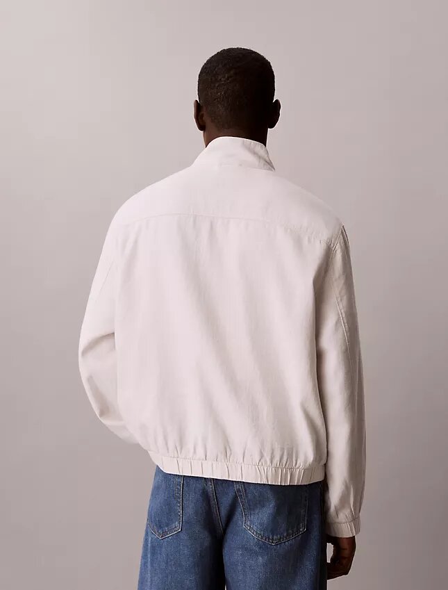 Jacke aus Leinen und Baumwolle mit Stehkragen Jacke aus Leinen und Baumwolle mit Stehkragen