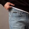 Jeans im 90s Straight-Stil mit geradem Schnitt Jeans im 90s Straight-Stil mit geradem Schnitt