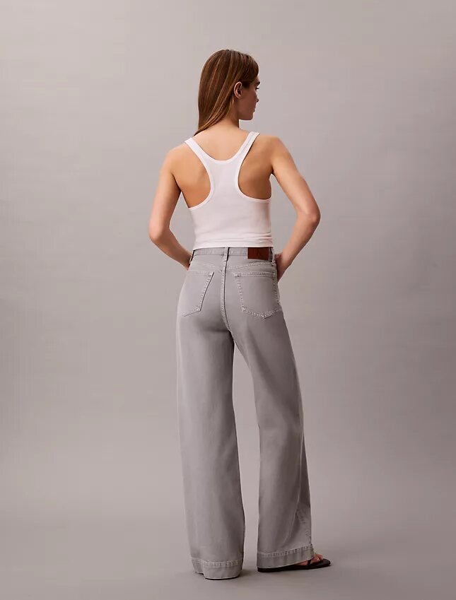 Jeans mit superhohem Bund und weitem Bein Jeans mit superhohem Bund und weitem Bein