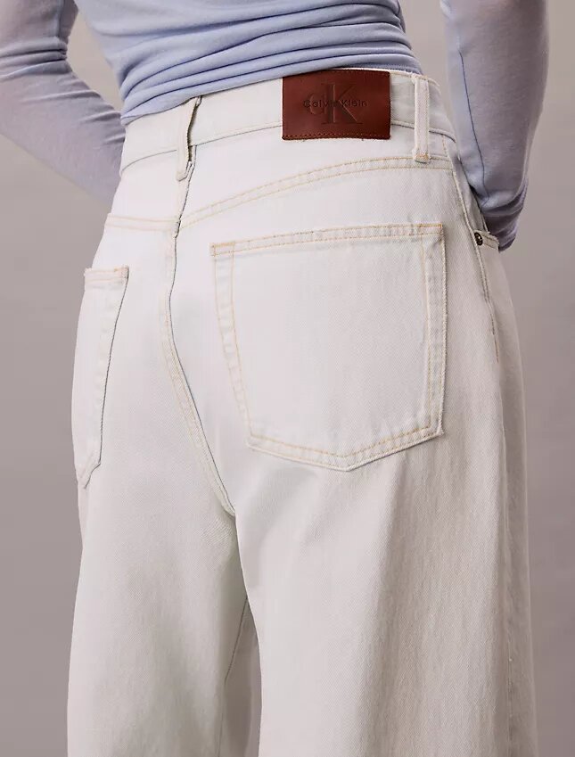 Jeans mit weitem Bein Jeans mit weitem Bein