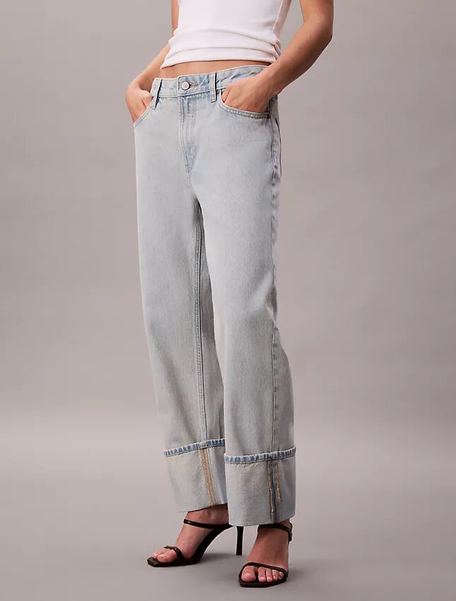 Jeans mit weitem Saum und lockerer Passform Jeans mit weitem Saum und lockerer Passform