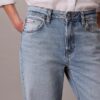 Jeans mit weitem Saum und lockerer Passform Jeans mit weitem Saum und lockerer Passform