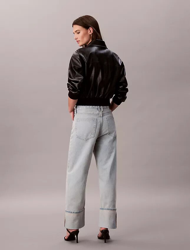 Jeans mit weitem Saum und lockerer Passform Jeans mit weitem Saum und lockerer Passform