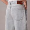 Jeans mit weitem Saum und lockerer Passform Jeans mit weitem Saum und lockerer Passform