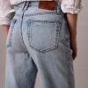 Jeans mit weitem Saum und lockerer Passform Jeans mit weitem Saum und lockerer Passform