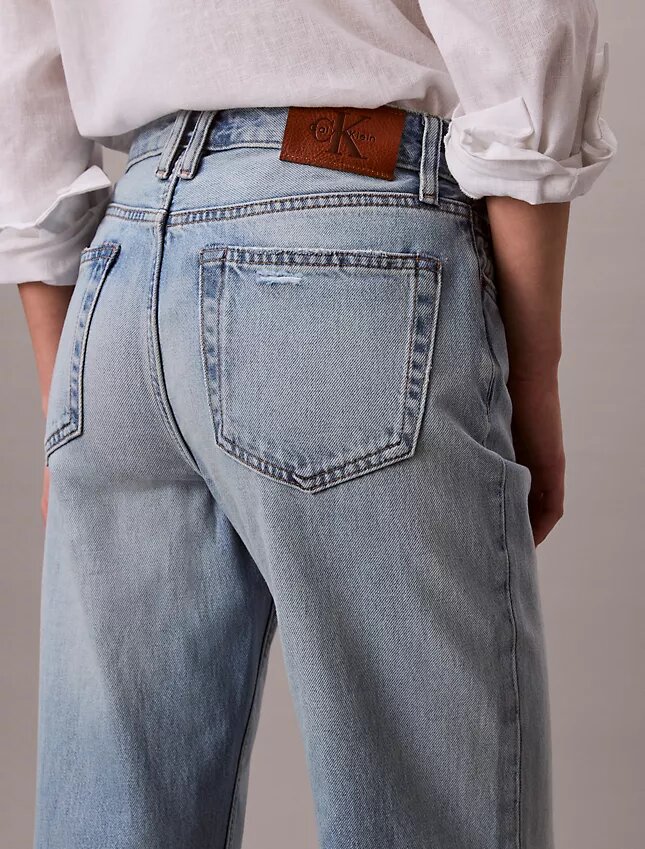 Jeans mit weitem Saum und lockerer Passform Jeans mit weitem Saum und lockerer Passform