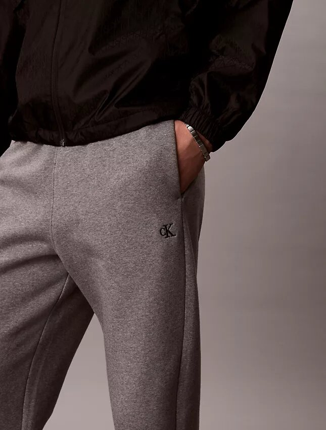 Jogginghose aus Fleece mit Monogram Jogginghose aus Fleece mit Monogram