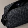 Kameratasche mit durchgehendem Monogram-Muster