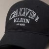 Kappe mit gebogenem Logo Kappe mit gebogenem Logo