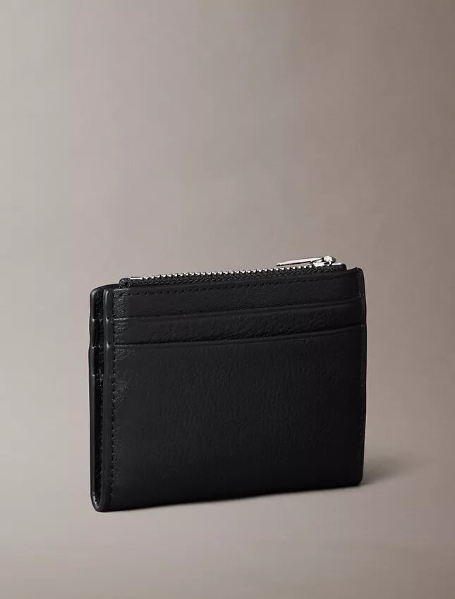 Kartenetui aus Leder mit Kieselstruktur Kartenetui aus Leder mit Kieselstruktur