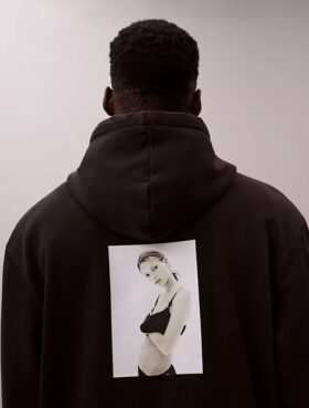 Kate Moss Fleece-Hoodie mit Grafikprint