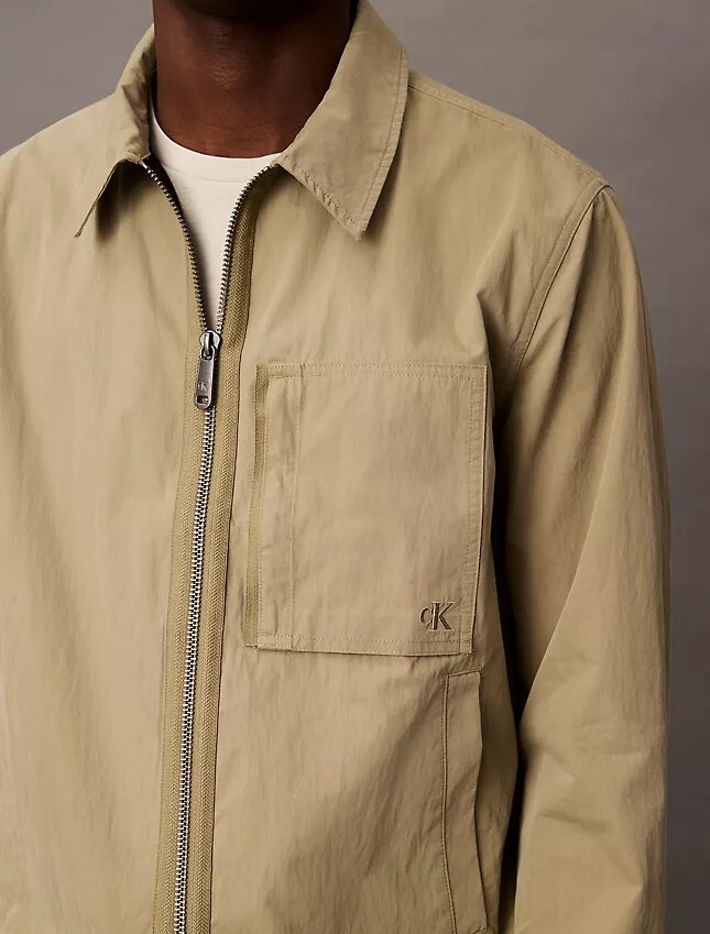 Klassische Hemdjacke aus Baumwollmischung mit Reißverschluss Klassische Hemdjacke aus Baumwollmischung mit Reißverschluss