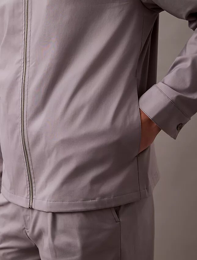 Klassische Reißverschluss-Hemdjacke aus Baumwollmischung Klassische Reißverschluss-Hemdjacke aus Baumwollmischung