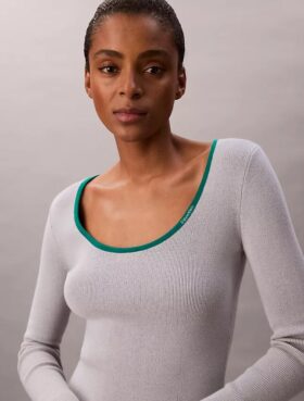 Klassischer Pullover aus Baumwollmischung mit U-Ausschnitt