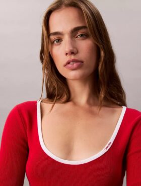 Klassischer Pullover aus Baumwollmischung mit U-Ausschnitt Klassischer Pullover aus Baumwollmischung mit U-Ausschnitt