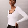 Klassischer Pullover mit Rundhalsausschnitt aus Baumwollmischung Klassischer Pullover mit Rundhalsausschnitt aus Baumwollmischung