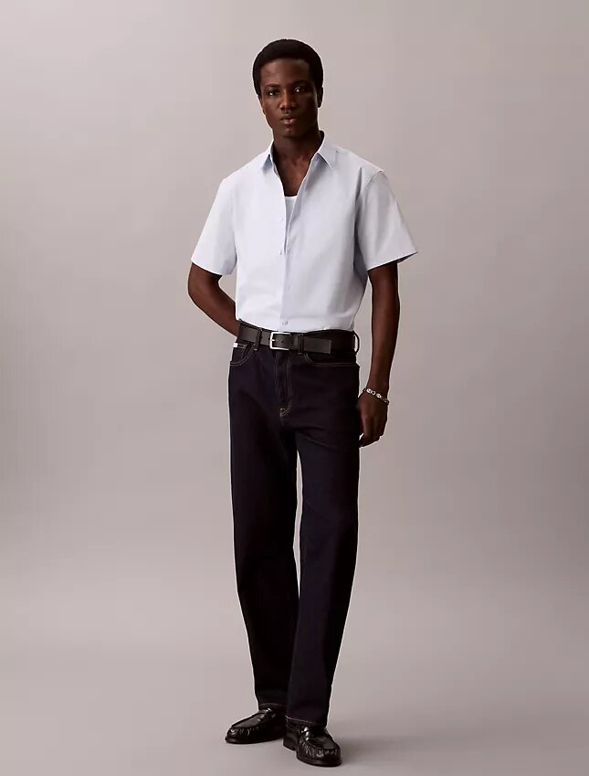 Klassisches Button-Down-Hemd aus Cotton Stretch-Baumwolle Klassisches Button-Down-Hemd aus Cotton Stretch-Baumwolle