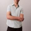 Klassisches Button-Down-Hemd aus Cotton Stretch-Baumwolle Klassisches Button-Down-Hemd aus Cotton Stretch-Baumwolle