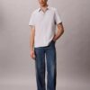 Klassisches Button-Down-Hemd aus gestreiftem Seersucker Klassisches Button-Down-Hemd aus gestreiftem Seersucker