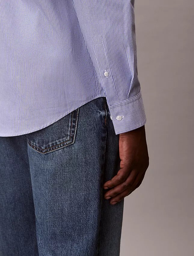 Klassisches Button-Down-Hemd aus gestreifter Cotton Stretch-Baumwolle Klassisches Button-Down-Hemd aus gestreifter Cotton Stretch-Baumwolle