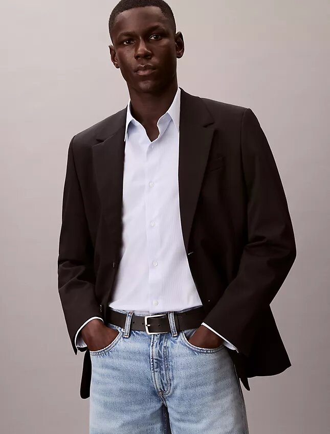 Klassisches Button-Down-Hemd aus gestreifter Cotton Stretch-Baumwolle Klassisches Button-Down-Hemd aus gestreifter Cotton Stretch-Baumwolle
