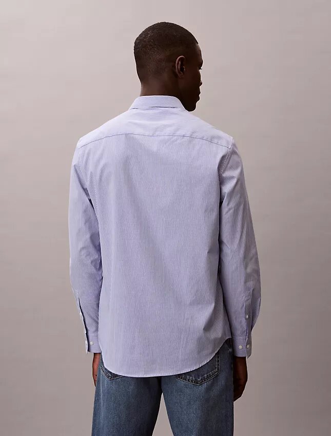 Klassisches Button-Down-Hemd aus gestreifter Cotton Stretch-Baumwolle Klassisches Button-Down-Hemd aus gestreifter Cotton Stretch-Baumwolle