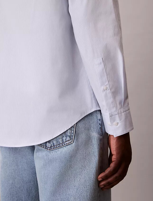 Klassisches Button-Down-Hemd aus gestreifter Cotton Stretch-Baumwolle Klassisches Button-Down-Hemd aus gestreifter Cotton Stretch-Baumwolle