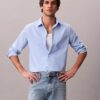 Klassisches Button-Down-Hemd aus gewaschenem Popeline Klassisches Button-Down-Hemd aus gewaschenem Popeline