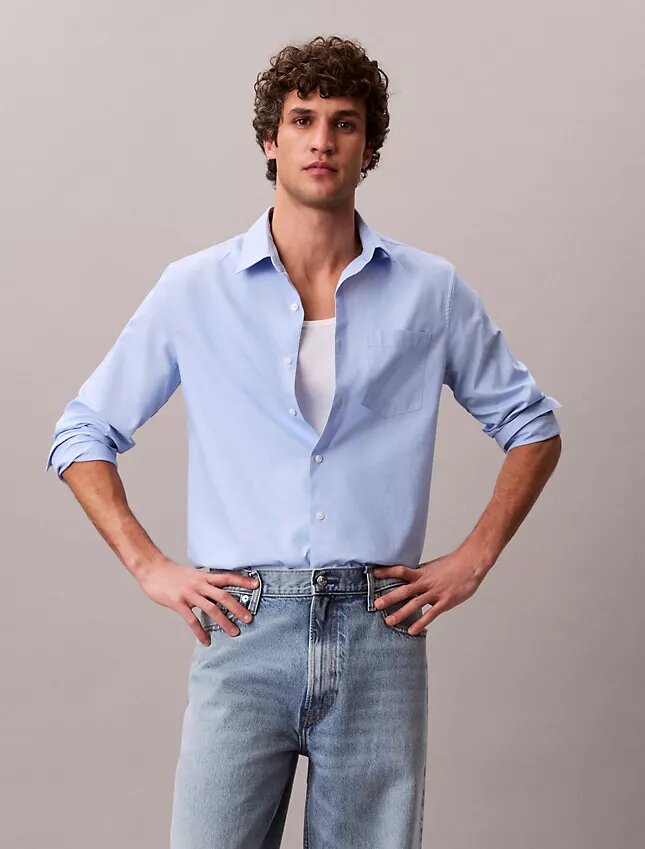 Klassisches Button-Down-Hemd aus gewaschenem Popeline Klassisches Button-Down-Hemd aus gewaschenem Popeline