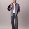 Klassisches Button-Down-Hemd aus gewaschenem Popeline Klassisches Button-Down-Hemd aus gewaschenem Popeline