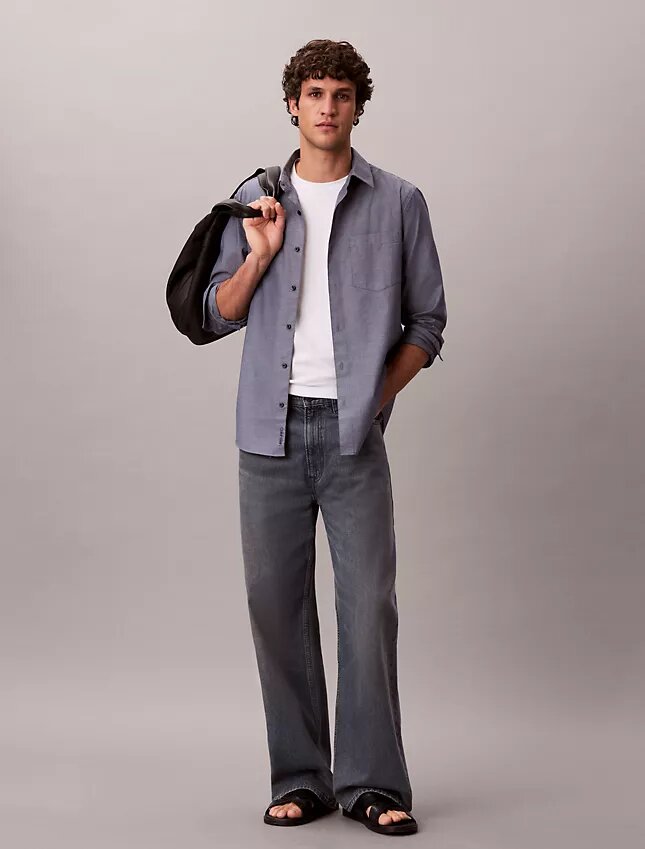 Klassisches Button-Down-Hemd aus gewaschenem Popeline Klassisches Button-Down-Hemd aus gewaschenem Popeline